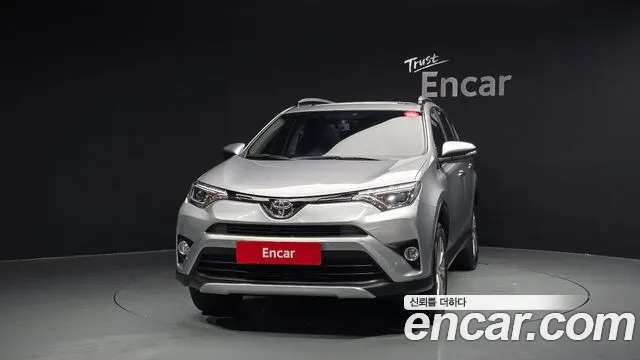Toyota RAV4 2017 — фото 3