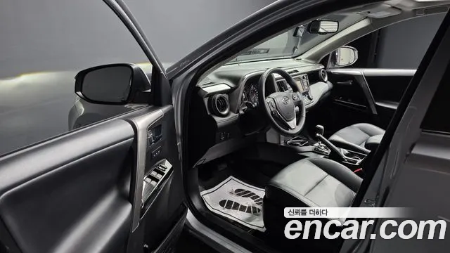 Toyota RAV4 2017 — фото 10