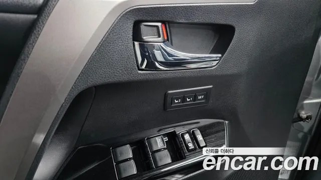 Toyota RAV4 2017 — фото 14