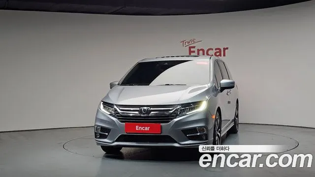 Honda Odyssey 2018 — фото 2