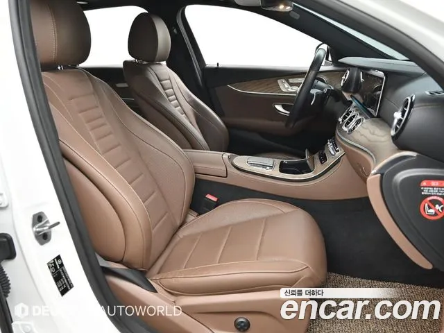 Mercedes-Benz E-Class 2021 — фото 11