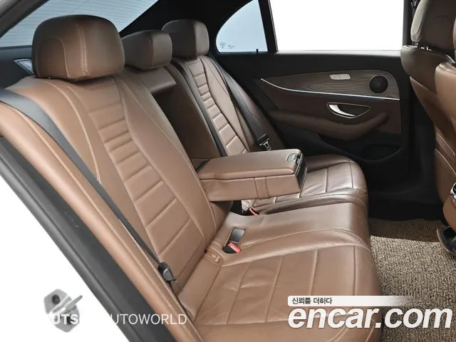 Mercedes-Benz E-Class 2021 — фото 13