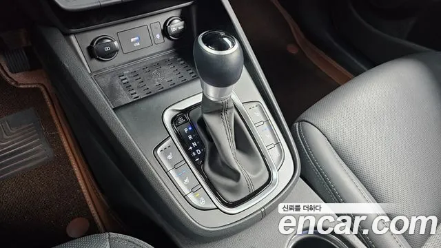 Hyundai Kona 2023 — фото 12