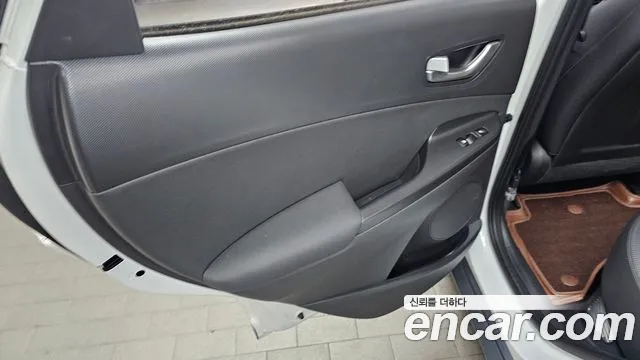 Hyundai Kona 2023 — фото 15
