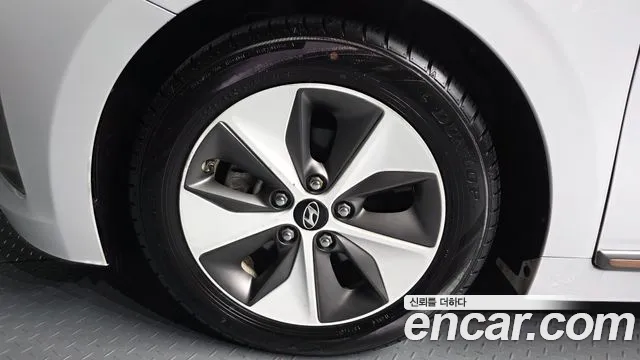 Hyundai Ioniq 2017 — фото 5
