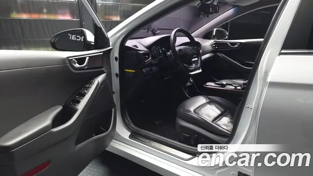 Hyundai Ioniq 2017 — фото 10