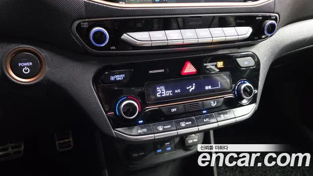 Hyundai Ioniq 2017 — фото 17