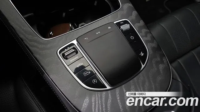 Mercedes-Benz E-Class 2022 — фото 17