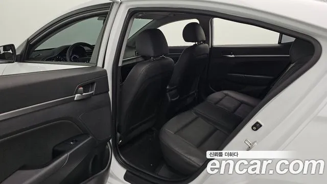 Hyundai AVANTE 2019 — фото 17