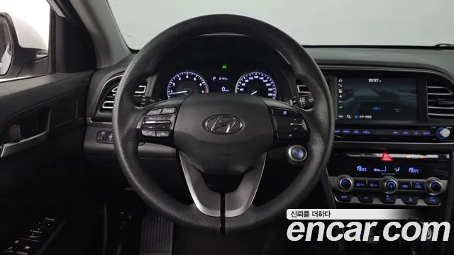Hyundai AVANTE 2019 — фото 18