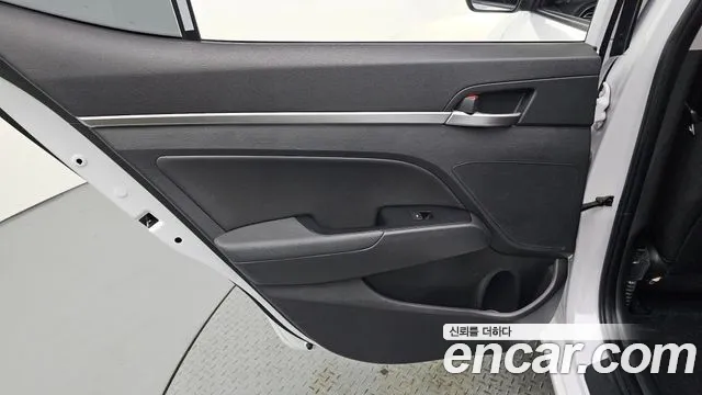 Hyundai AVANTE 2019 — фото 15