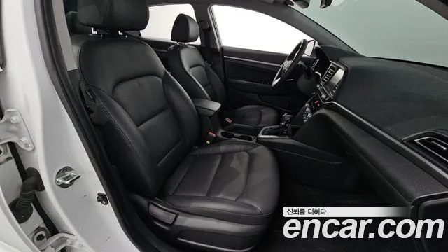 Hyundai AVANTE 2019 — фото 16