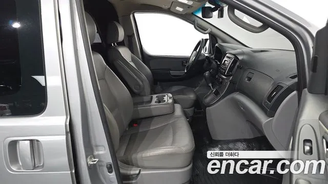 Hyundai Starex 2018 — фото 11
