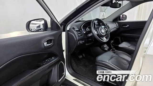 Jeep Compass 2019 — фото 13