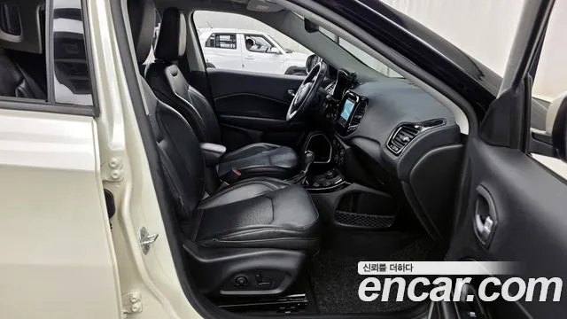 Jeep Compass 2019 — фото 17