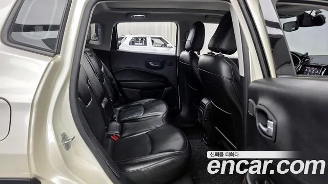 Jeep Compass 2019 — фото 18