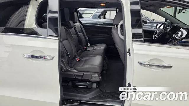 Honda Odyssey 2018 — фото 18