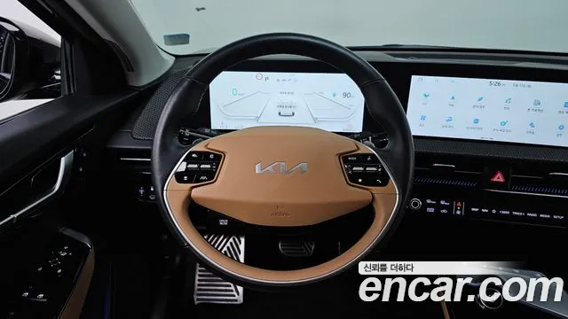 Kia EV6 2023 — фото 20
