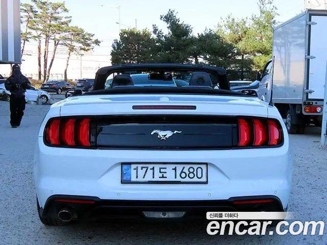 Ford Mustang 2020 — фото 8