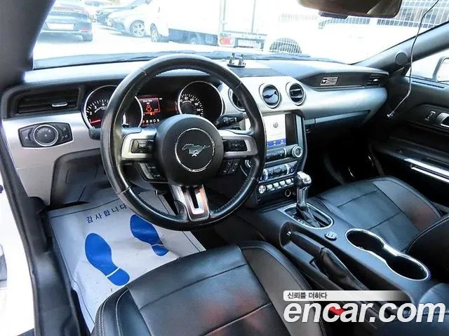 Ford Mustang 2020 — фото 12