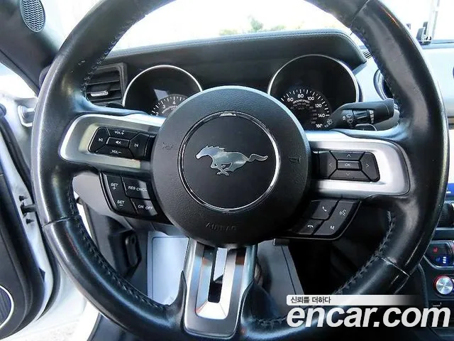 Ford Mustang 2020 — фото 13