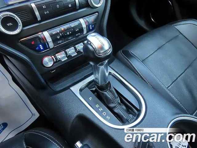 Ford Mustang 2020 — фото 15