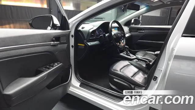 Hyundai AVANTE 2019 — фото 10