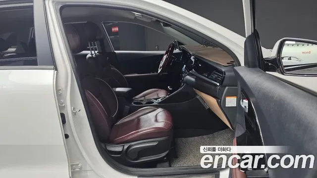 Kia Niro 2020 — фото 16