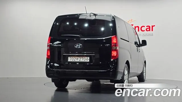 Hyundai Starex 2021 — фото 4