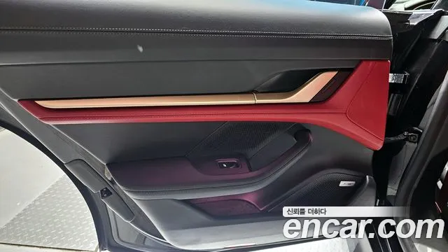 Porsche Taycan 2025 — фото 15