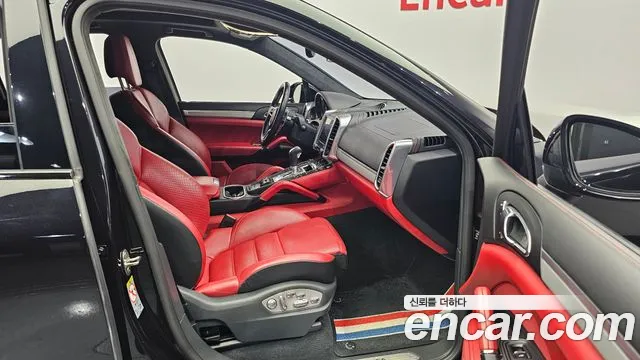 Porsche Cayenne 2018 — фото 11