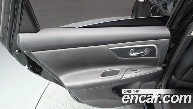 Nissan Altima 2017 — фото 15