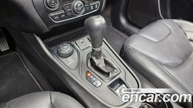 Jeep Cherokee 2019 — фото 12