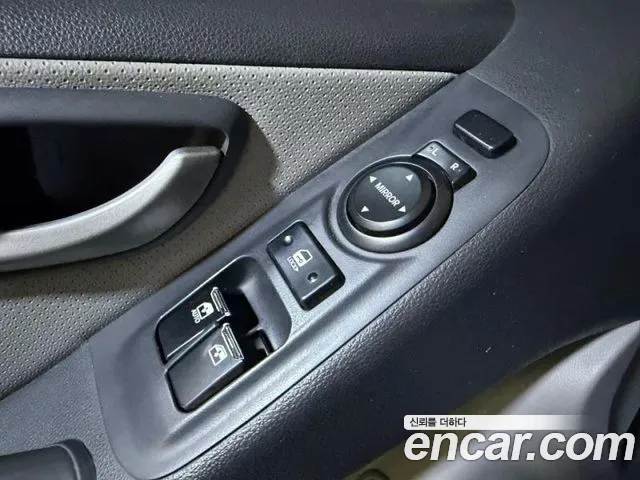 Hyundai Starex 2016 — фото 12