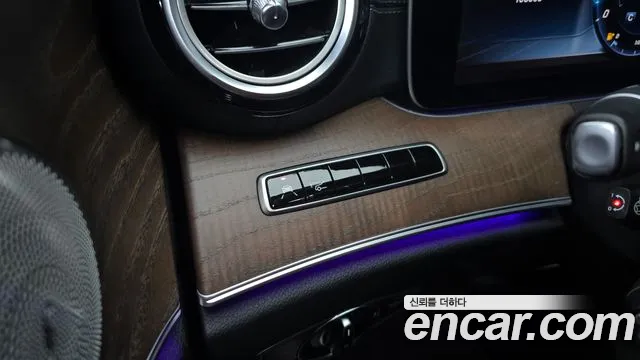 Mercedes-Benz E-Class 2018 — фото 17