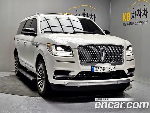 Lincoln Navigator 2021 — фото 2