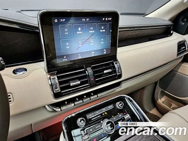 Lincoln Navigator 2021 — фото 13
