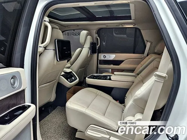 Lincoln Navigator 2021 — фото 16