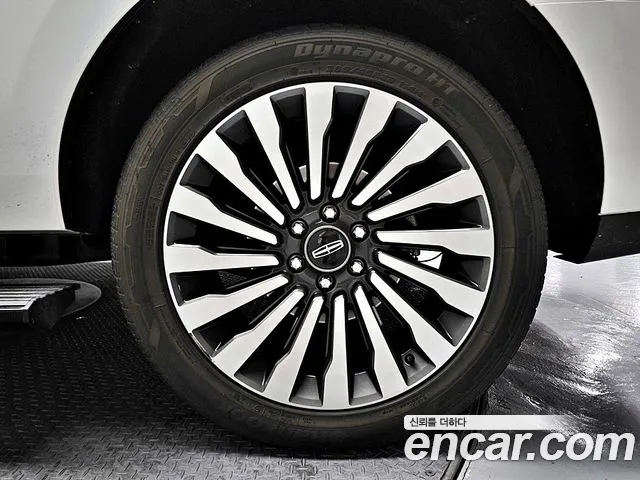 Lincoln Navigator 2021 — фото 20