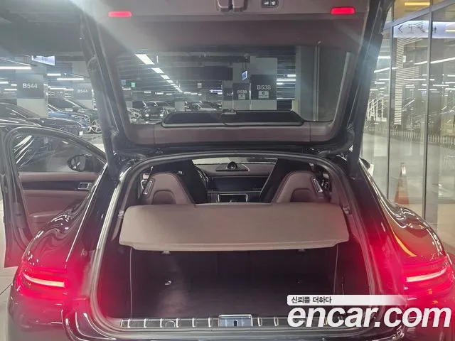 Porsche Panamera 2018 — фото 13