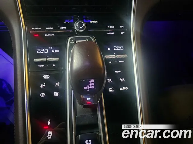 Porsche Panamera 2018 — фото 19