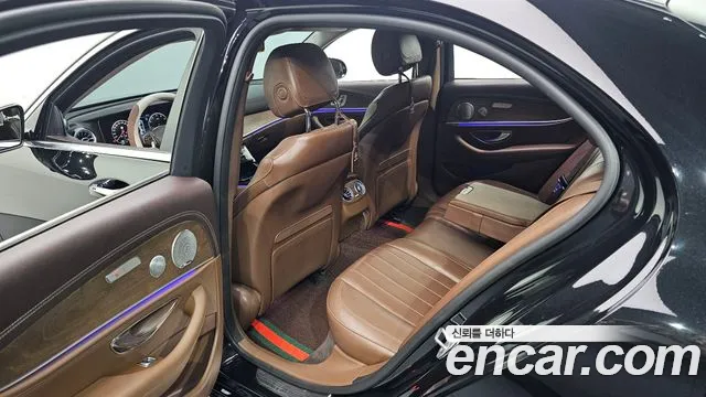 Mercedes-Benz E-Class 2018 — фото 11