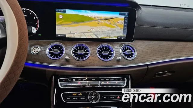 Mercedes-Benz E-Class 2018 — фото 16