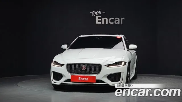 Jaguar XE 2020 — фото 3