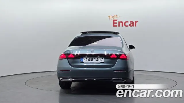 Mercedes-Benz E-Class 2025 — фото 4