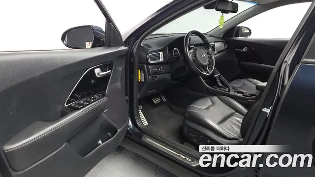 Kia Niro 2017 — фото 10