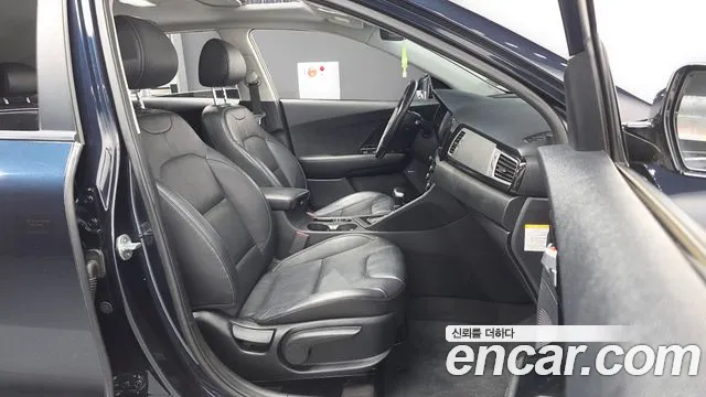 Kia Niro 2017 — фото 11