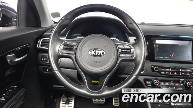 Kia Niro 2017 — фото 13