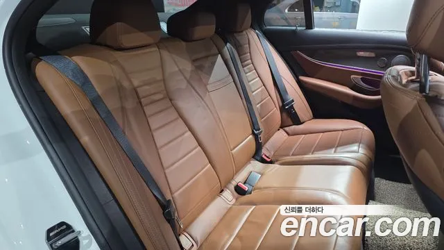 Mercedes-Benz E-Class 2018 — фото 11