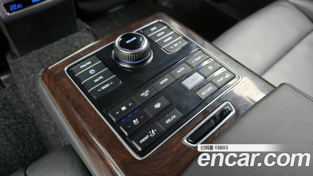 Hyundai Equus 2014 — фото 18